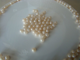 Posypka groszek perłowy- ecru 4mm 1 op (50gr)