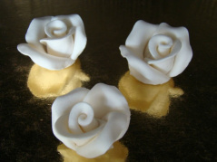 Róża cukrowa średnia - biała 1 op (3 szt)