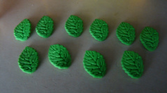 Listek cukrowy mały zielony -2,5 cm 1 op ( 10 szt)