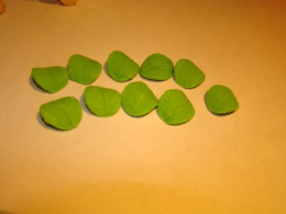 Listek cukrowy mały zielony -2,5 cm 1 op ( 10 szt)