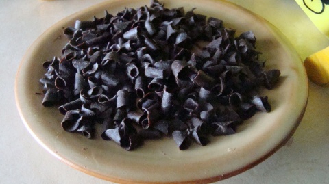 Posypka ciemna czekoladowa - "pazurki" 1 op ( 100 gr) Posypka ciemna czekoladowa - "pazurki" 1 op ( 100 gr)
